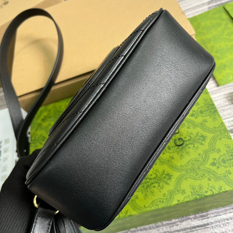 Handle and strap detail of classic refined women's handbag – women's everyday handbag