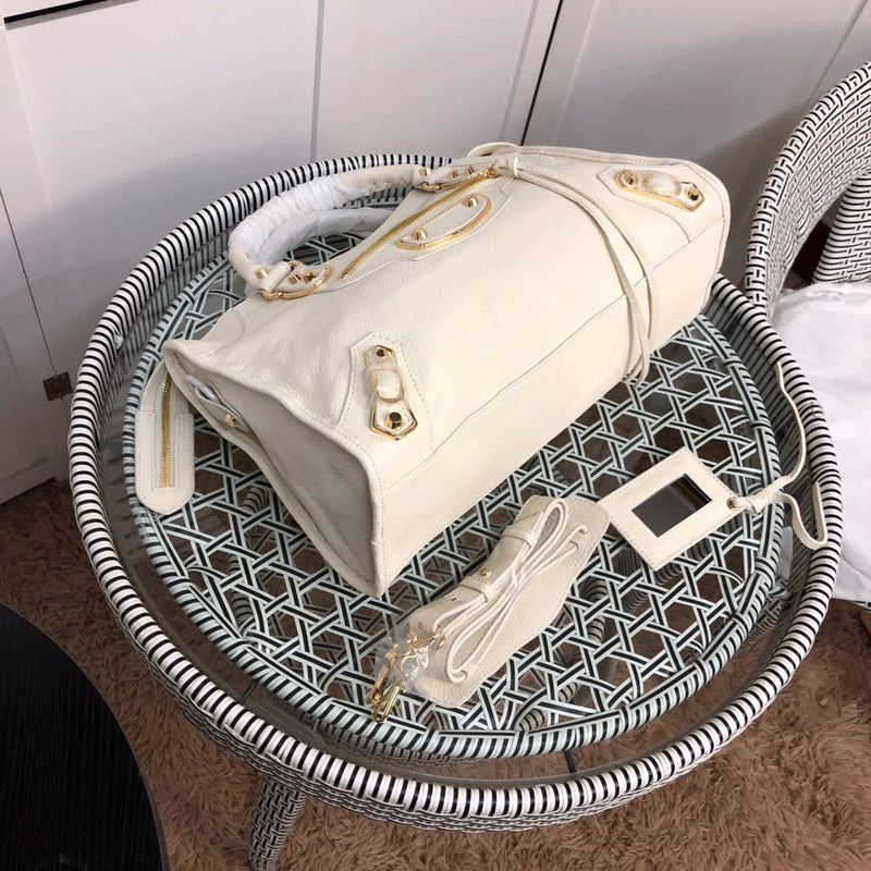 Handle and strap detail of polished premium women's handbag – women's statement bag