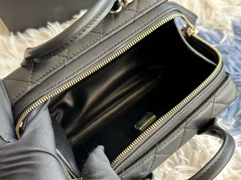 Zivas Charm Streamlined Design Everyday Handbag (Elevated Daily Companion) – Full Silhouette
