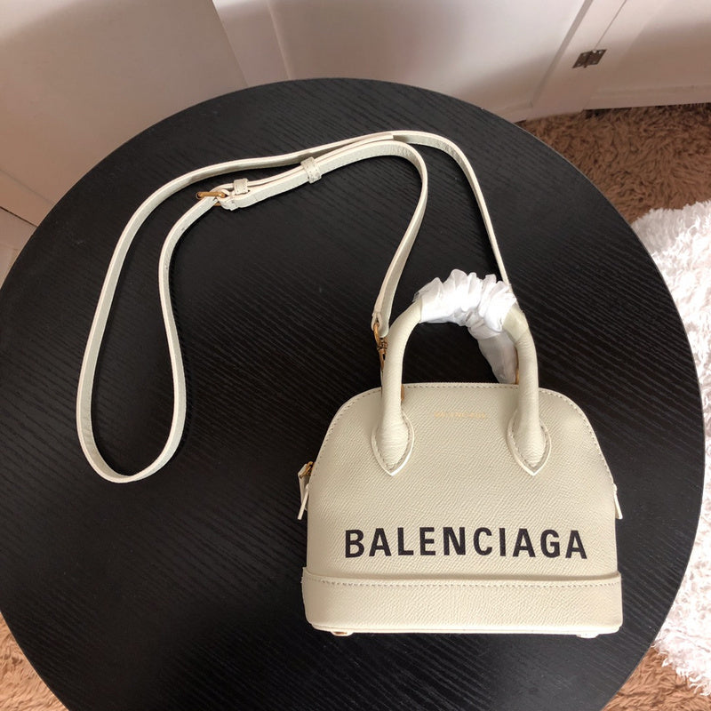 Handle and strap detail of refined structured women's handbag – women's everyday handbag