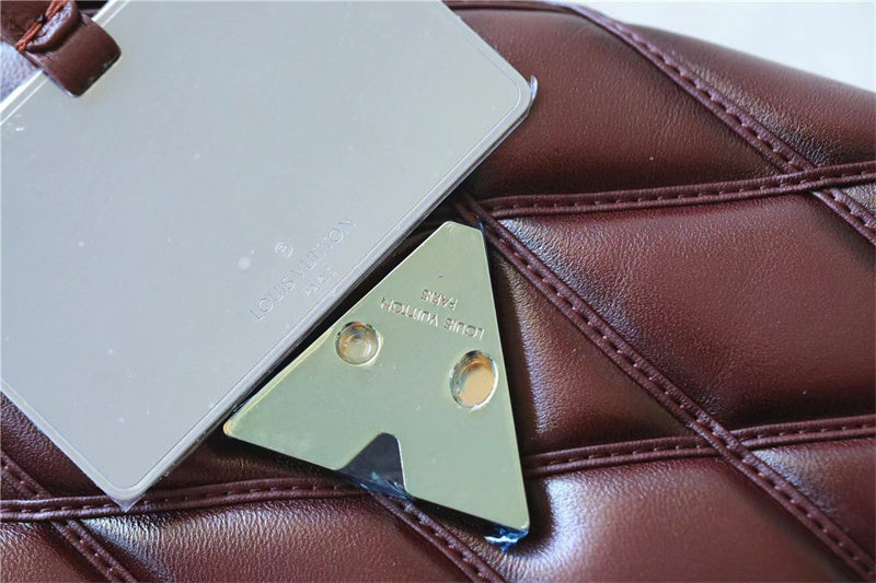 streamlined carryall bag detail view showing craftsmanship 20