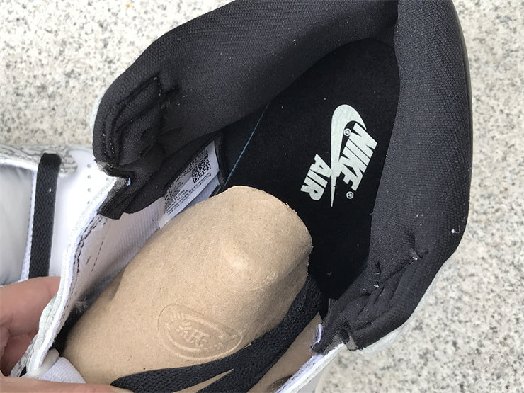Nike clean off-white luxury sneakers view 16 padded collar comfort