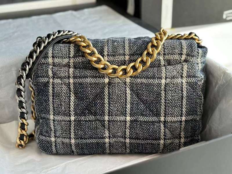 Zivas Charm Contemporary Flair Everyday Handbag (Designer-Inspired Craftsmanship) – Close-Up Detail