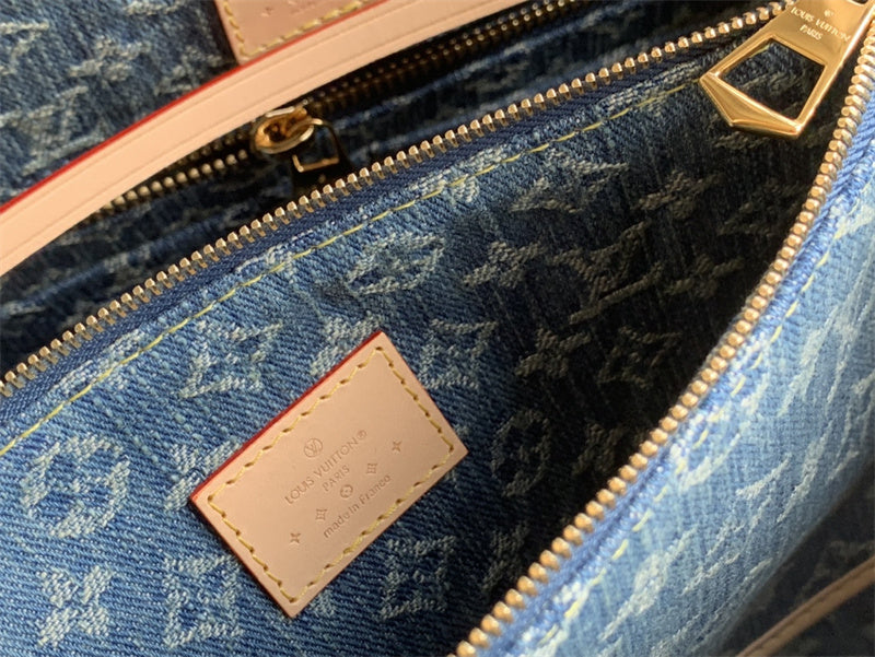  Smart top-handle bag carried on shoulder 10