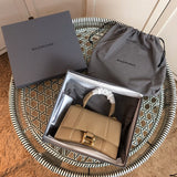 Side profile of modern sleek women's handbag – women's luxury accessory