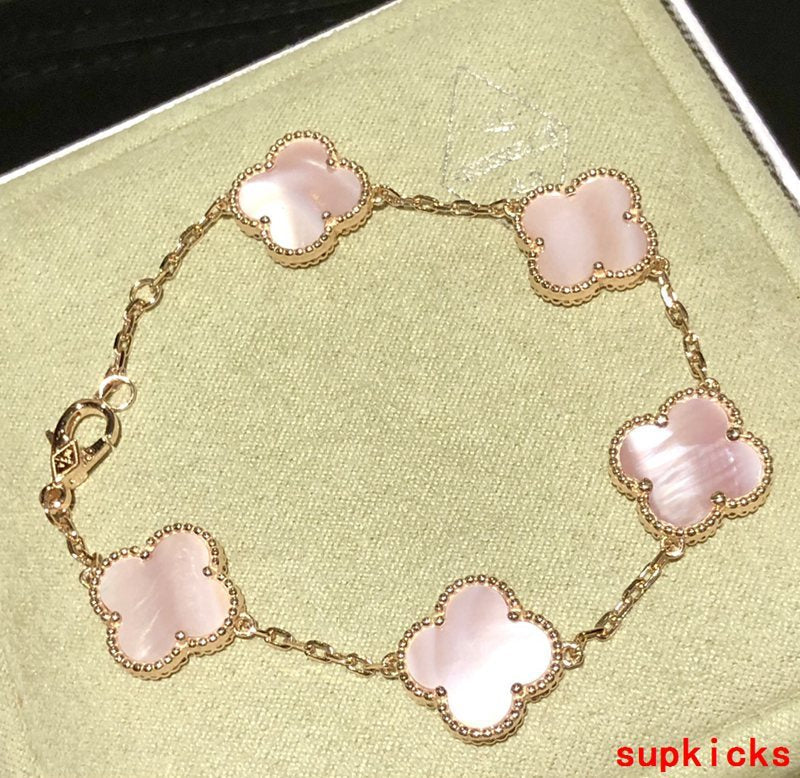 Front view of Van Cleef & Arpels unisex jewelry piece