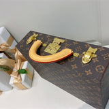  signature carryall bag detail view showing craftsmanship 14