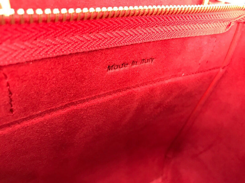 Close-up detail of modern chic women's handbag – women's everyday handbag