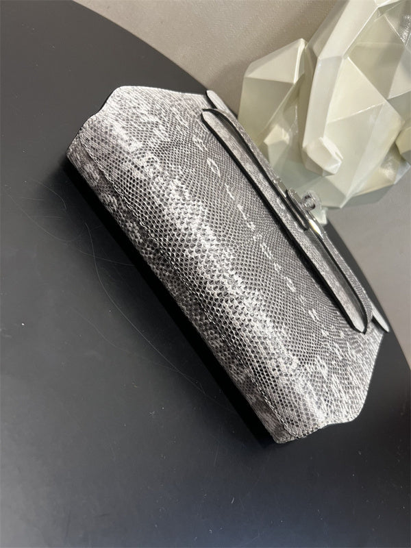  shoulder bag interior and compartment view 9