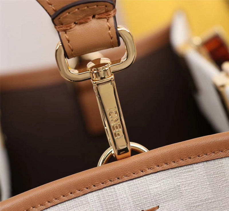 Ziva's Charm handbag – detail view (Standard Size)