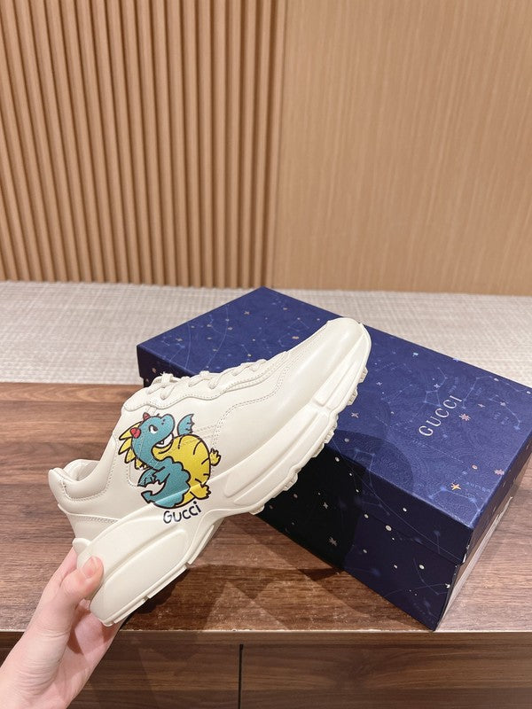 Gucci Casual sneakers in classic monochrome heritage-inspired look front view