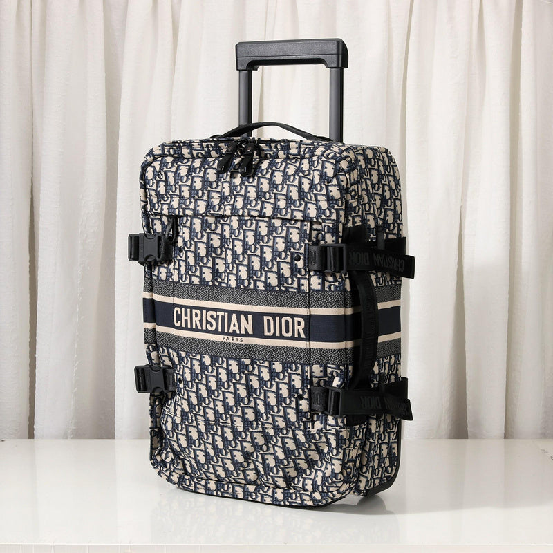 Interior view of everyday-luxe premium women's handbag – women's luxury accessory