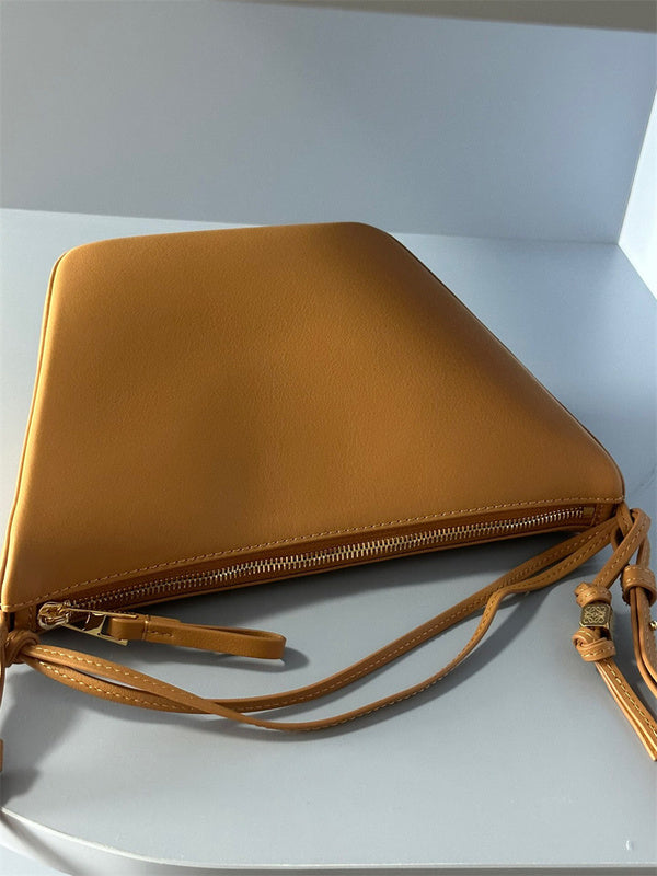 Ziva's Charm handbag – detail view (28cm*17cm*9.5cm)