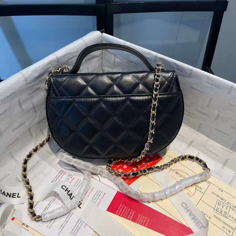 Zivas Charm Understated Luxury Luxury Handbag (Polished Everyday Piece) – Detail View