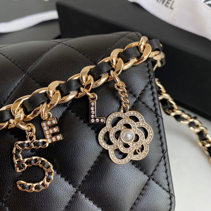 Zivas Charm Chic Craftsmanship Fashion Handbag (Statement-Ready Design) – Detail View