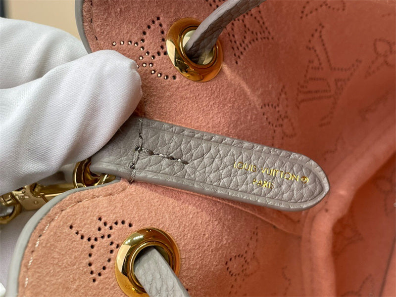  signature everyday bag detail view showing craftsmanship 8