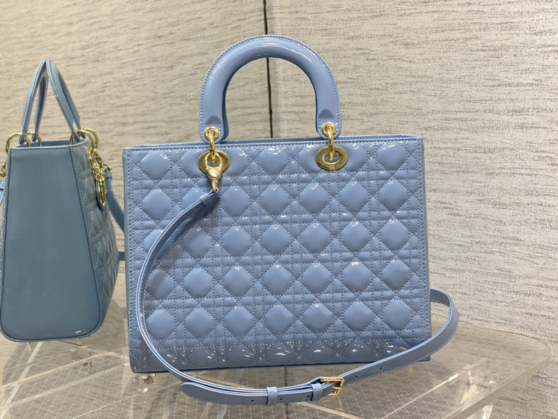 Styled lifestyle shot of everyday-luxe classic women's handbag – women's premium purse