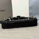 Zivas Charm Versatile Design Statement Handbag (Polished Everyday Piece) – Close-Up Detail