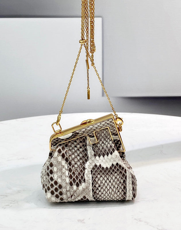 Ziva's Charm handbag – close-up view (11.5cm*5.5cm*10cm)