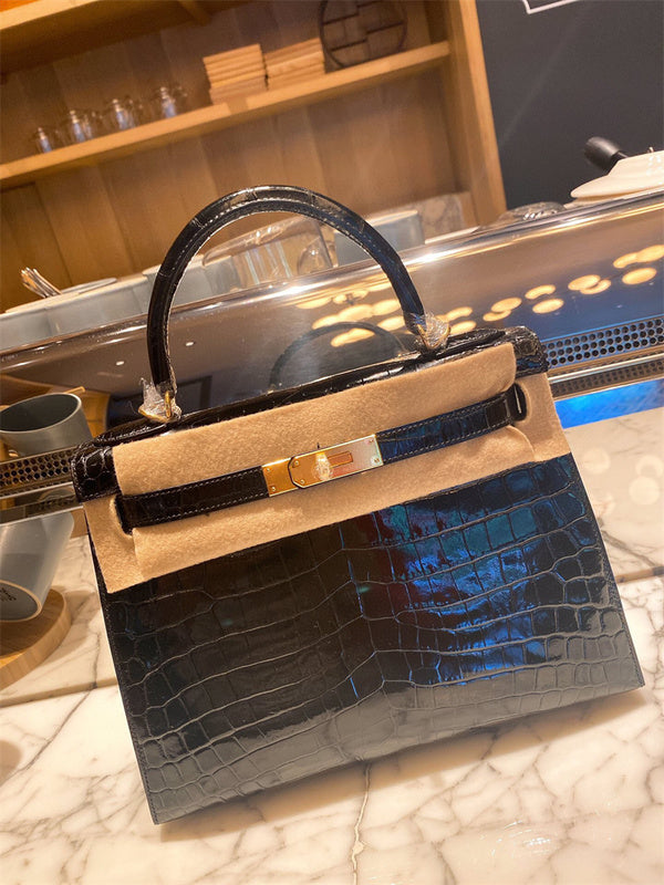  Elegant top-handle bag carried on shoulder 10