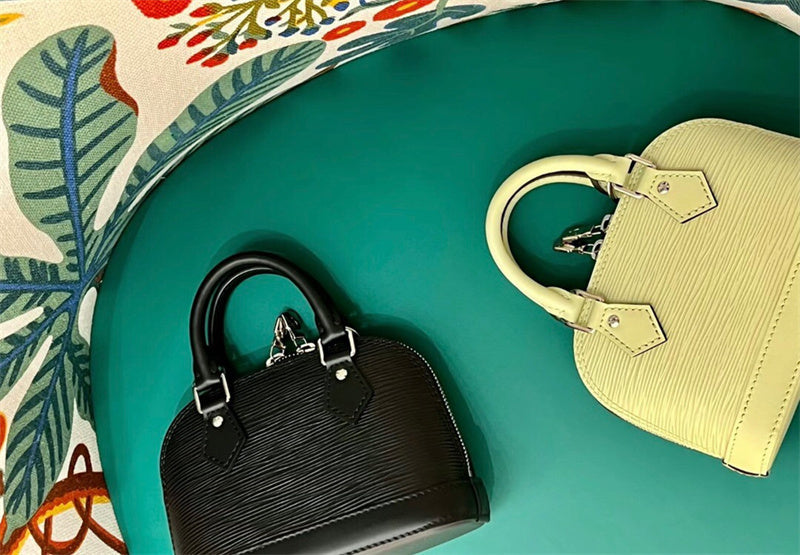  Refined top-handle bag carried on shoulder