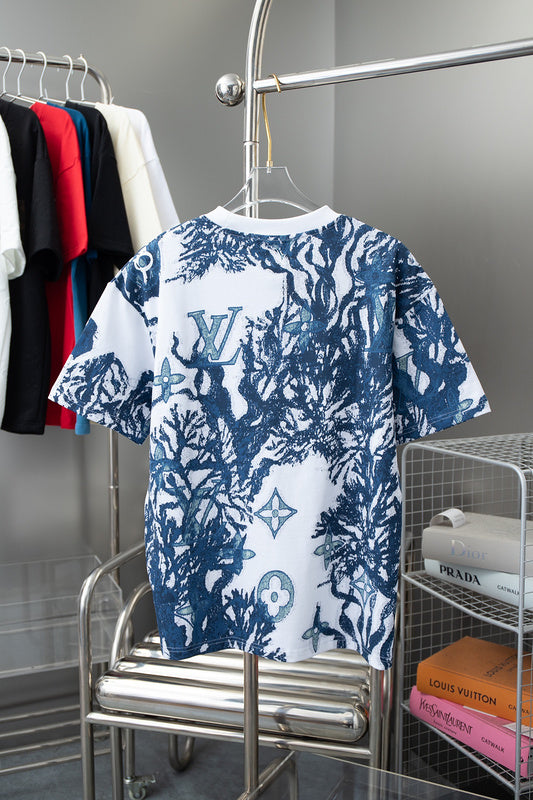 Side profile of Louis Vuitton cotton t-shirt with logo-detail design