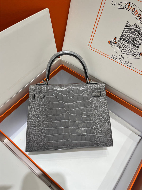  signature crossbody bag styled with outfit 12