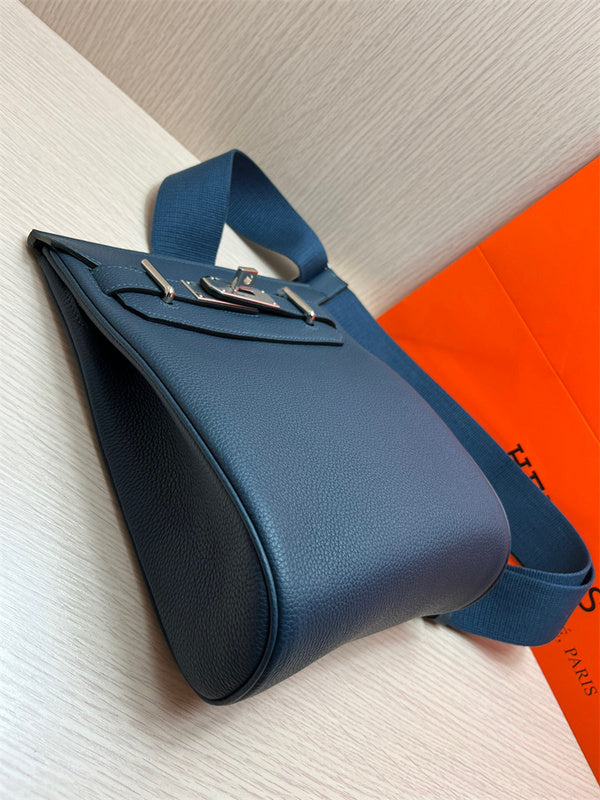  Graceful everyday bag front view 7