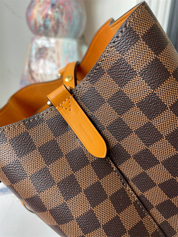  carryall bag close-up of hardware and finish 11