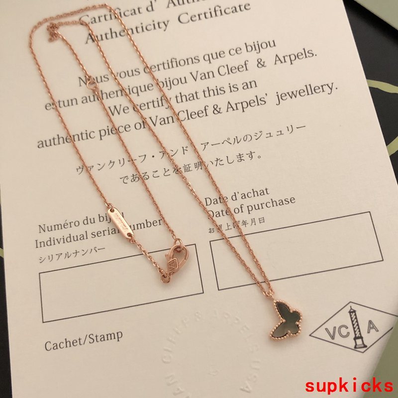 Side view of Van Cleef & Arpels unisex jewelry piece