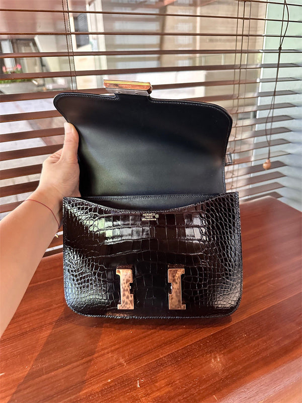  tote bag interior and compartment view