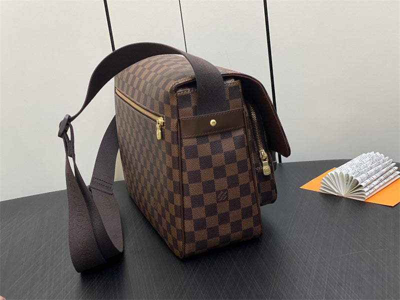  Signature everyday bag front view 7