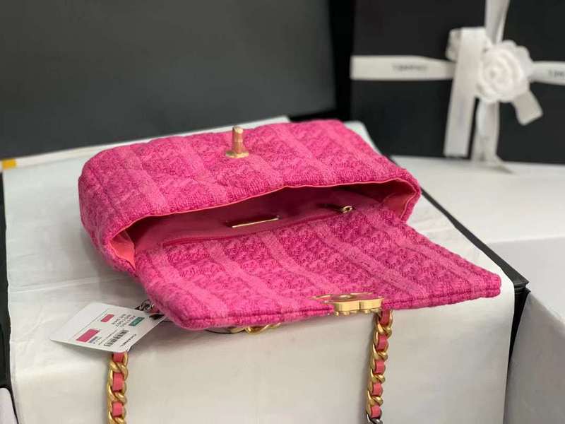 Zivas Charm Modern Edge Luxury Handbag (Premium Everyday Carry) – Lifestyle Shot