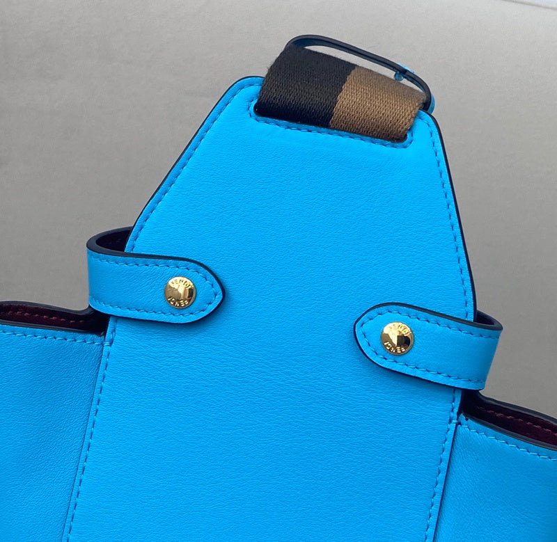 Ziva's Charm handbag – carry view (12cm*10cm*19cm)