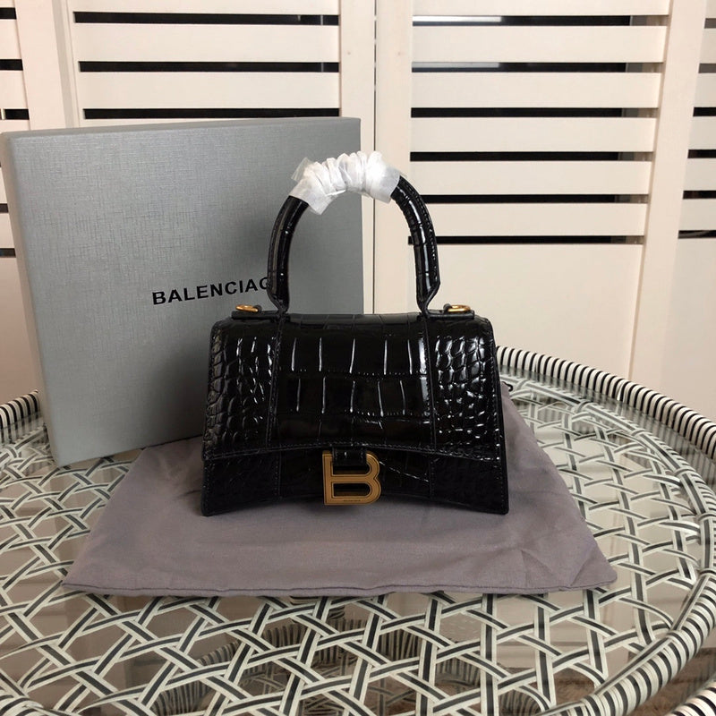 Close-up detail of refined premium women's handbag – women's everyday handbag