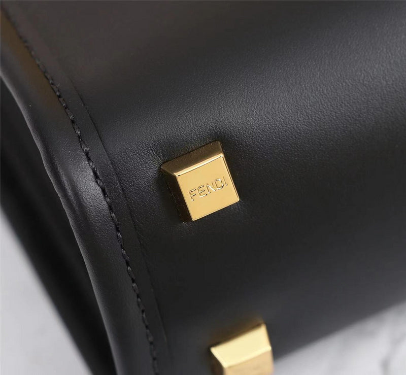 Ziva's Charm handbag – close-up view (Standard Size)