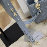 Handle and strap detail of everyday-luxe classic women's handbag – women's premium purse
