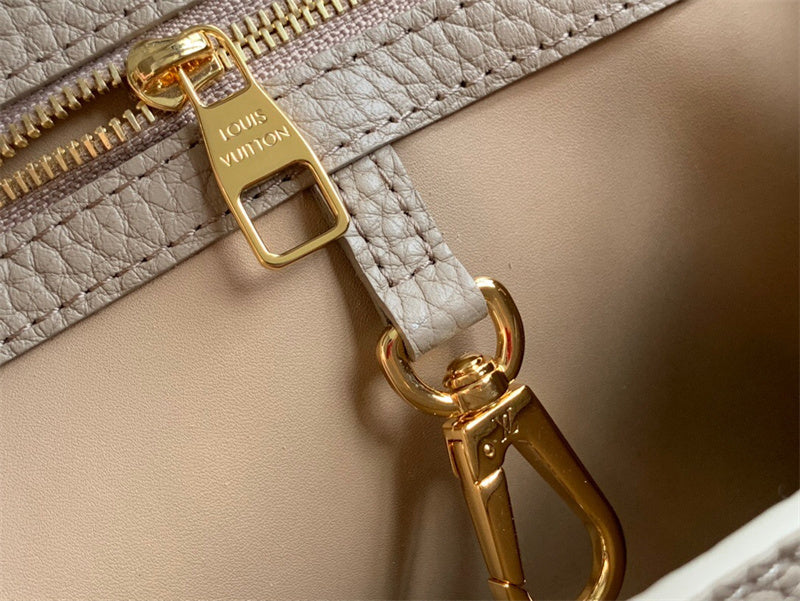  Classic handbag carried on shoulder
