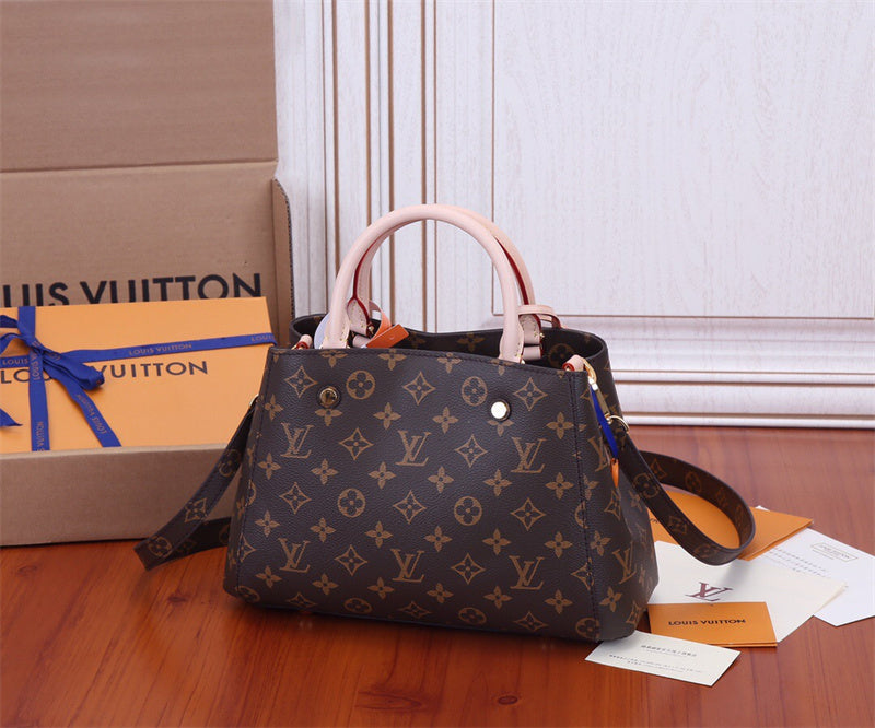  Streamlined shopper bag front view