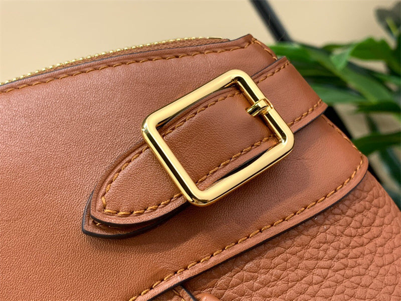  shoulder bag interior and compartment view