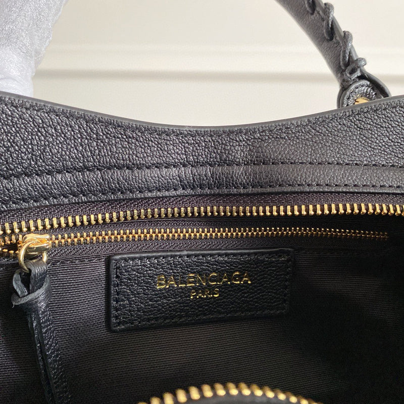 Zivas Charm Contemporary Flair Statement Handbag (Premium Everyday Carry) – Detail View