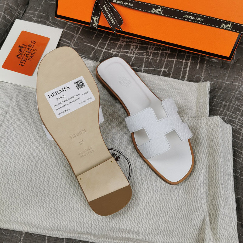 Hermes sandals Style 027 - logo and branding close-up
