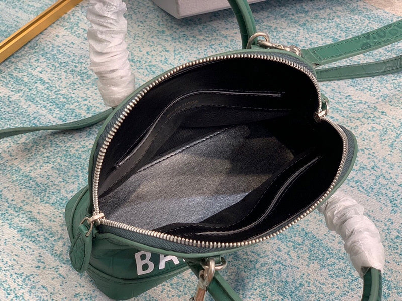 Classic Premium PU Leather Handbag - Understated Luxury Look | Women's Luxury Handbag #660 - product detail shot (image 10) of designer-inspired handbag