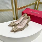 Styling view of Roger Vivier luxury piece style No.095