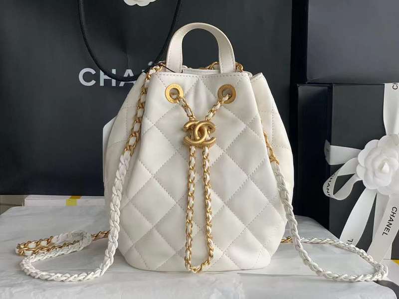 Zivas Charm Chic Craftsmanship Luxury Handbag (Statement-Ready Design) – Detail View