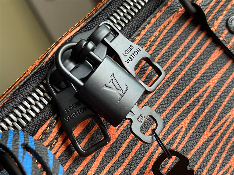  Sophisticated handbag carried on shoulder 10