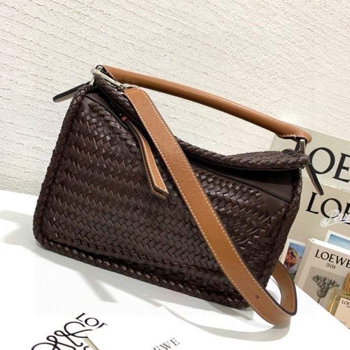 Ziva's Charm handbag – product shot (24cm*16.5cm*10cm)