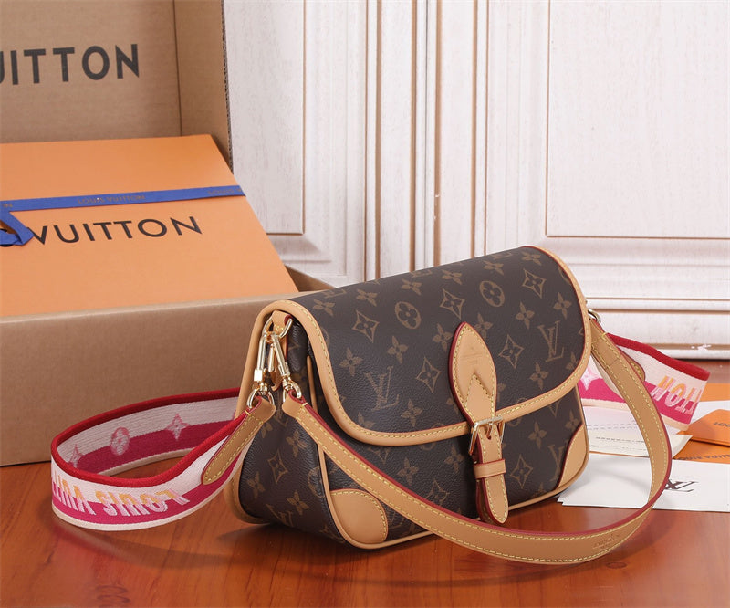  Graceful shoulder bag front view 7