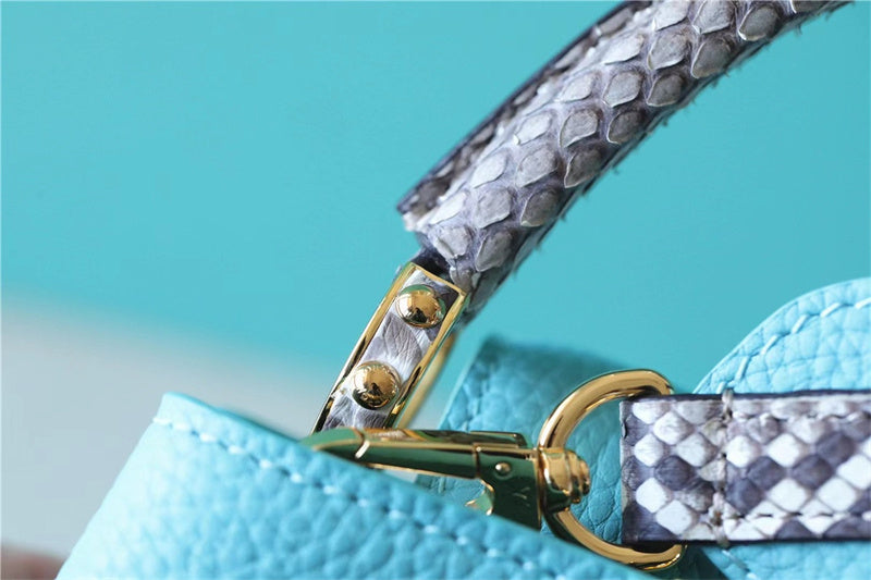  sleek shopper bag detail view showing craftsmanship 8
