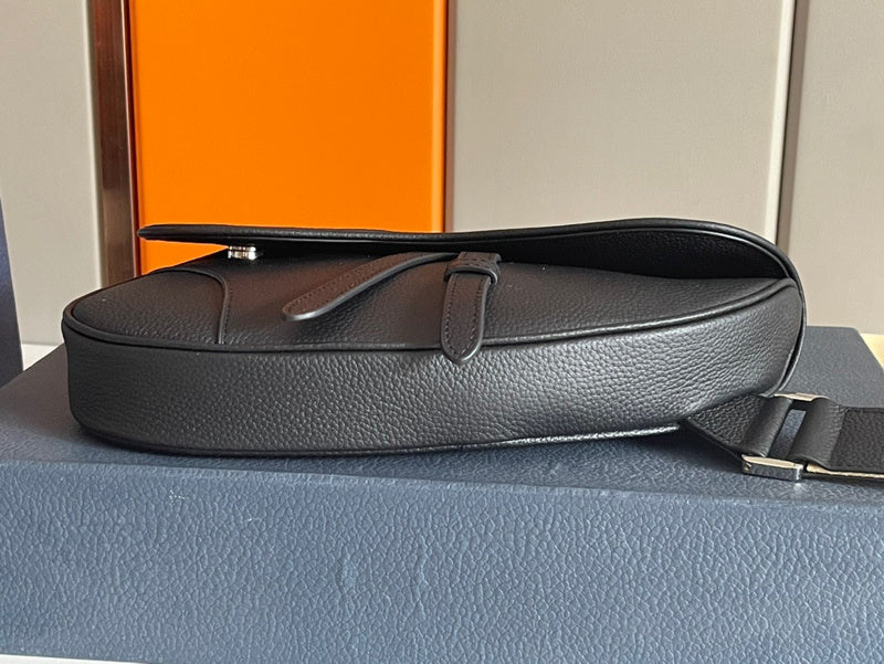 Handle and strap detail of refined everyday-luxe women's handbag – women's designer-style accessory
